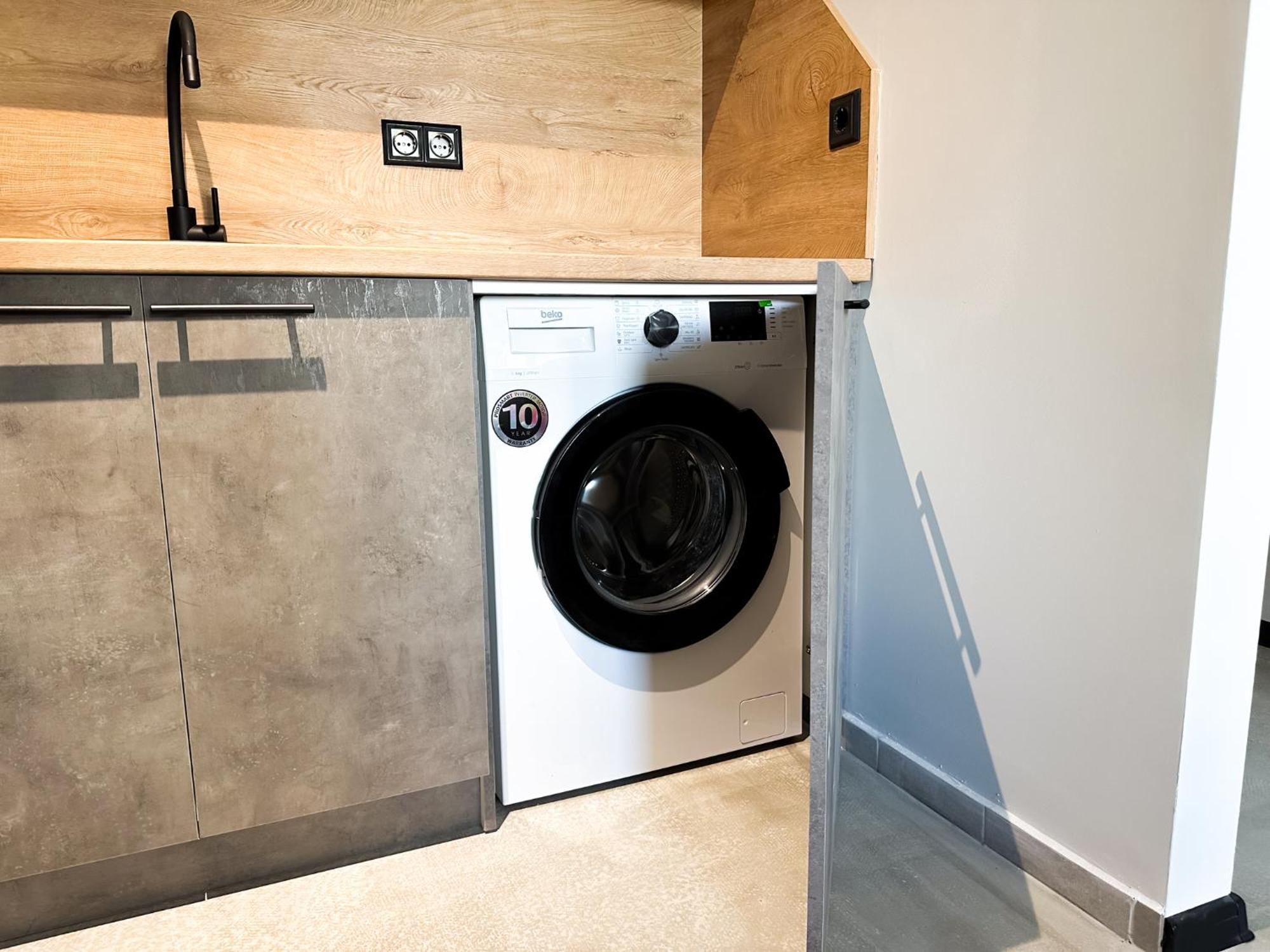 6 6 Bathrooms 2 Levels Kitchens * Софія