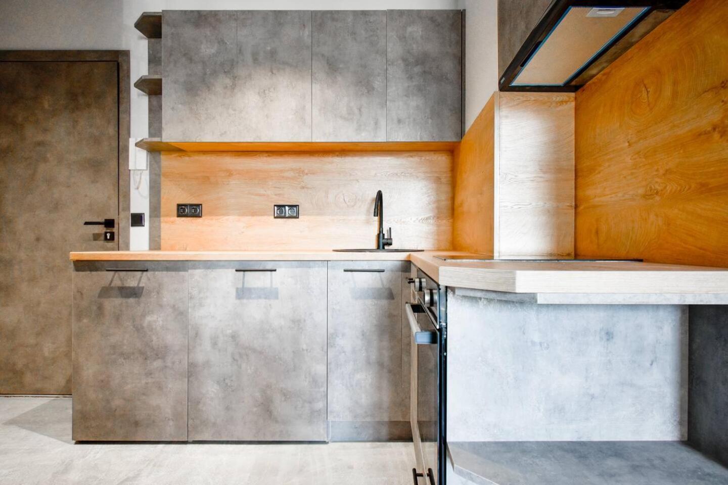 6 6 Bathrooms 2 Levels Kitchens Апартаменти *