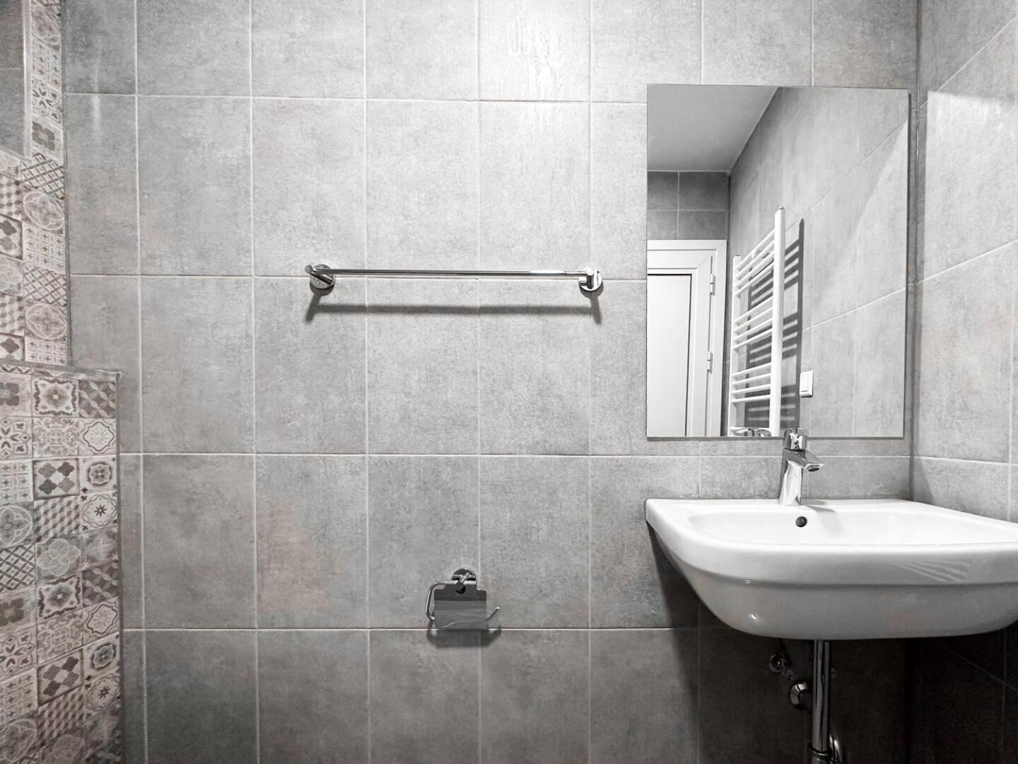 6 6 Bathrooms 2 Levels Kitchens Апартаменти Софія