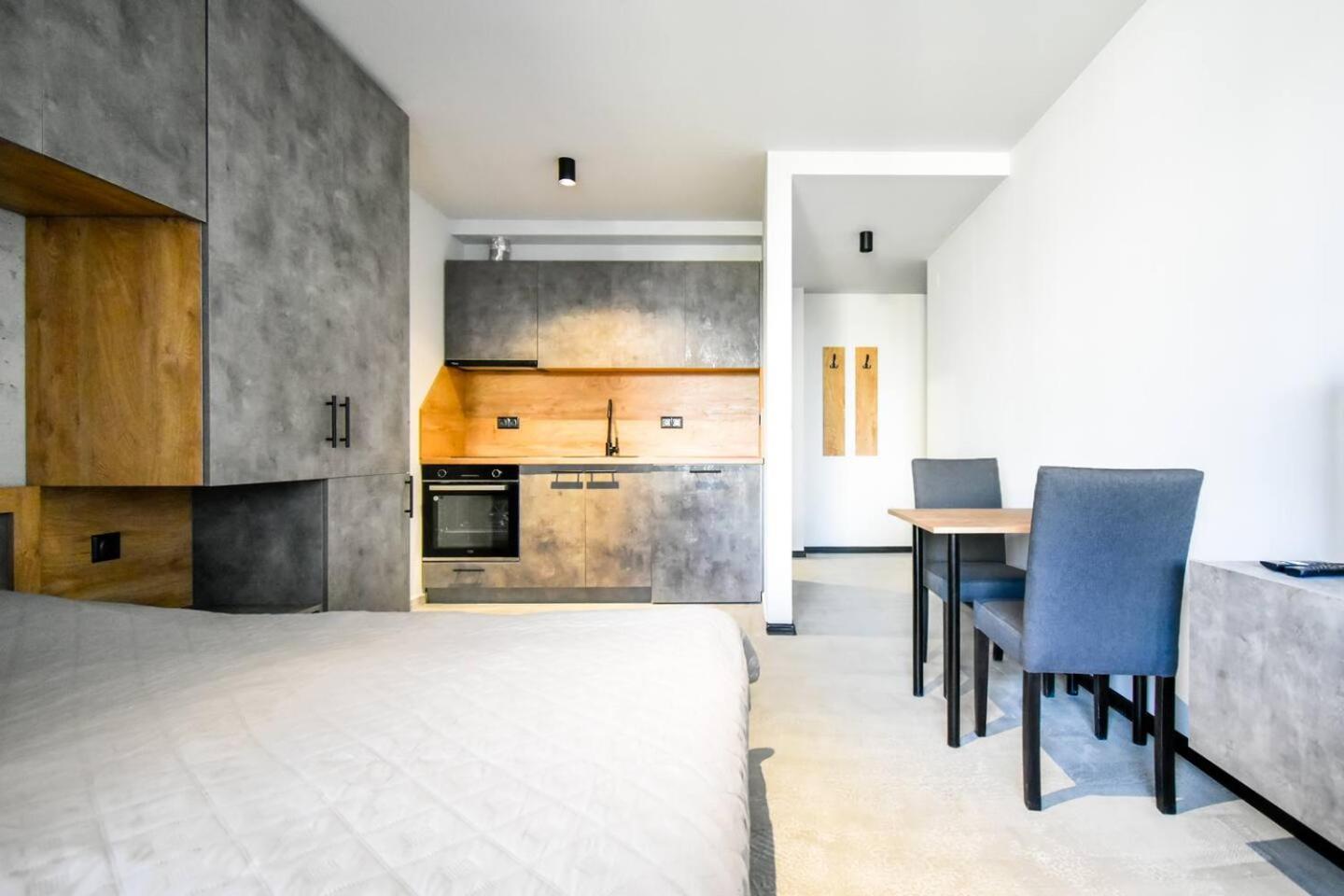 Апартаменти 6 6 Bathrooms 2 Levels Kitchens