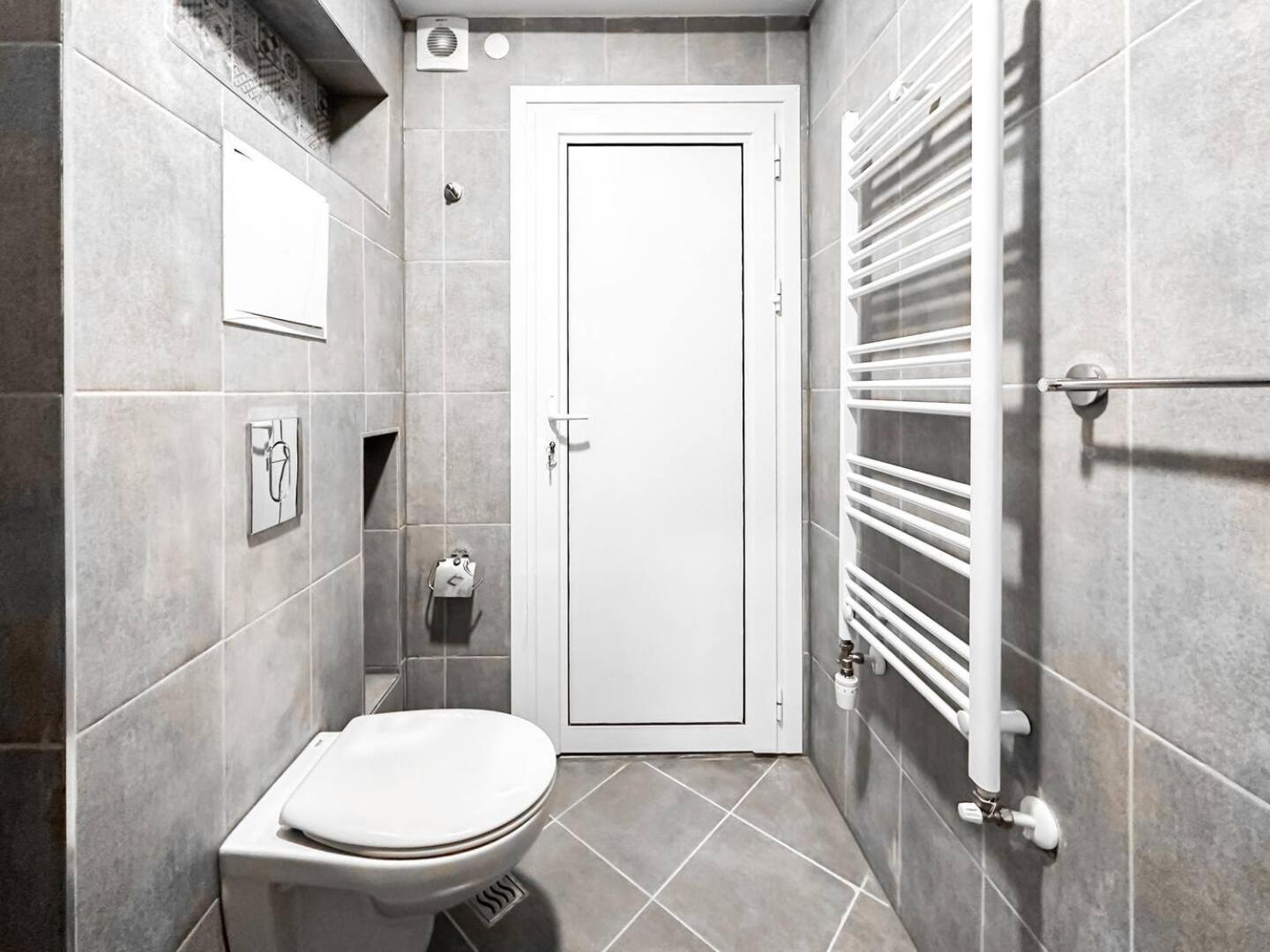 6 6 Bathrooms 2 Levels Kitchens Софія