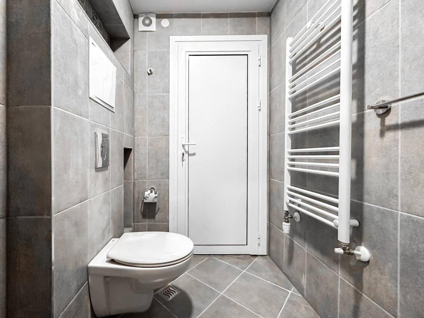 Апартаменти 6 6 Bathrooms 2 Levels Kitchens